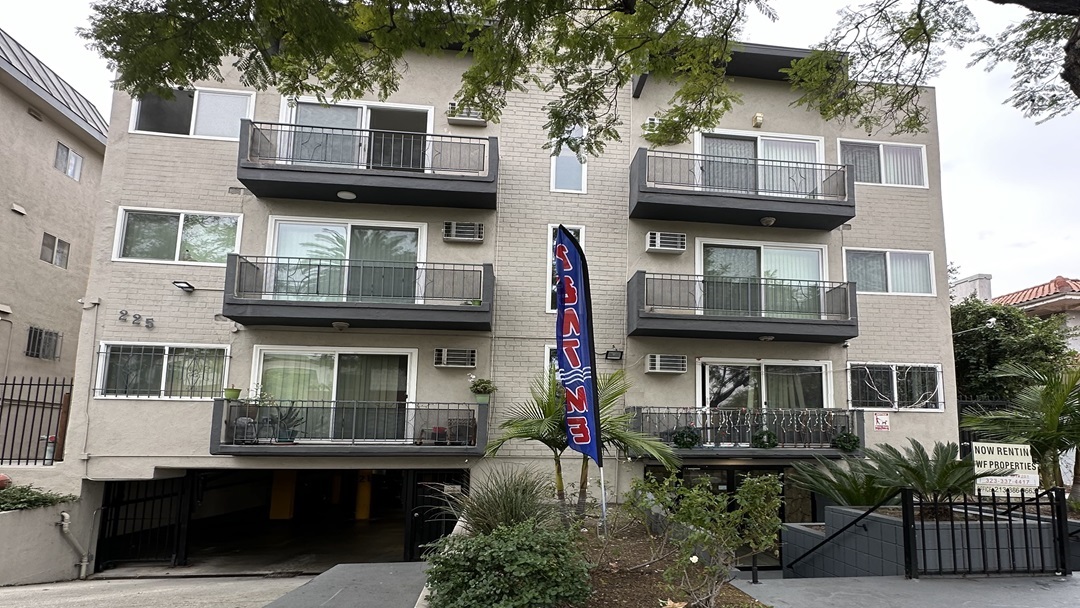 225 South Manhattan Place - 307