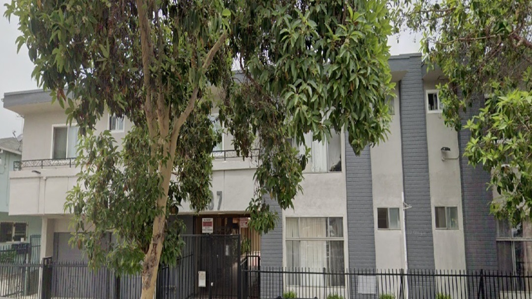 5637 S. Virginia Ave. - 211