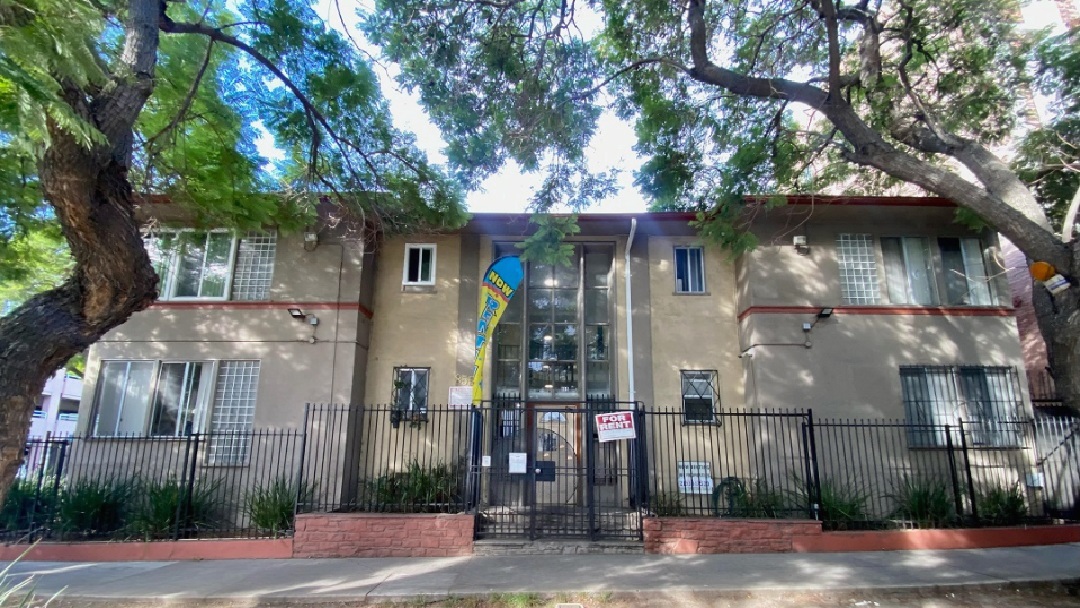 855 S. Oxford Ave. - 25